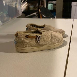 Infant size 4 Toms